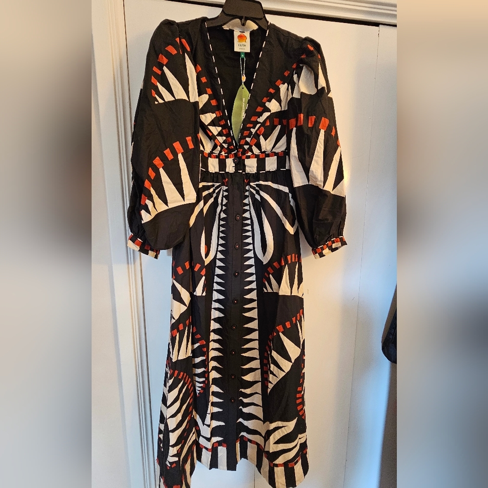 NWT FARM Rio Coconut Grove Black V Neckline Puffed Sleeve Maxi Dress. Size M